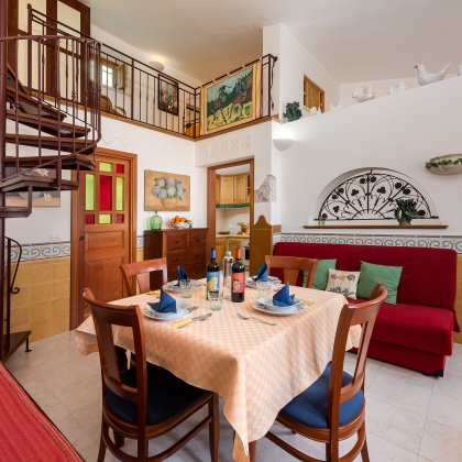 Le Maioliche, trilocale al primo piano